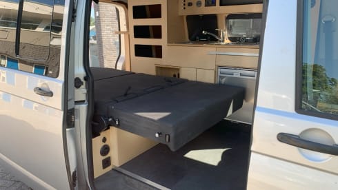 Saampjes – 4/5 Person Volkswagen T5 from 2012