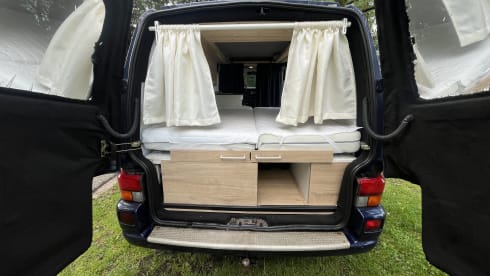 2p Volkswagen campervan