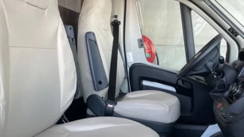 Moby – Adventurous new mobile home + sun canopy + air conditioning