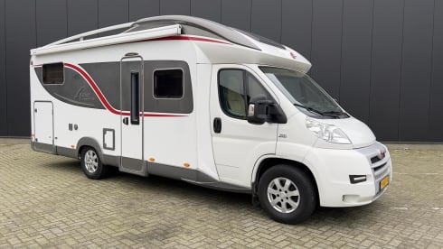 Beautiful luxury 4 person camper