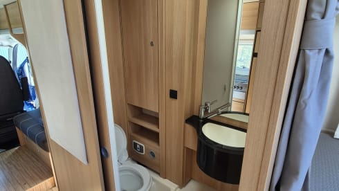 Dethleff camper met inventaris – Dethleff Globe 4 semi-integrated 4 persons