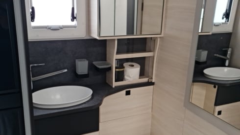 james – New luxury 4 berth Chausson 6 speed automatic 2025