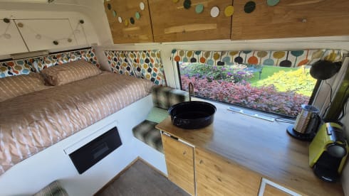 Manfred – VW LT28 - Atmospheric 2p camper bus from 1976
