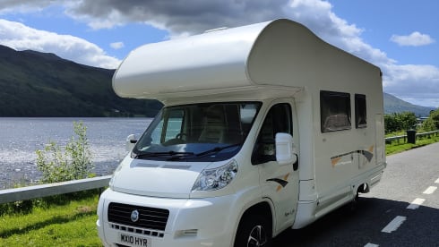 Zaneta –  Family Fiat New Life 6berth/6 belt Motorhome Hire