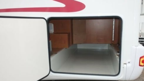 Let op!!! Prijs is inclusief dagverzekering goboony! – Beautiful camper for rent! With a fixed bed and fully furnished!