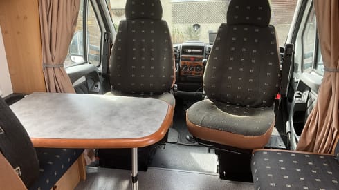 Blue – 4 berth Dethleffs   2004