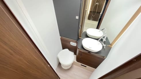 2022 Adria Matrix Supreme 670 SC 2.3