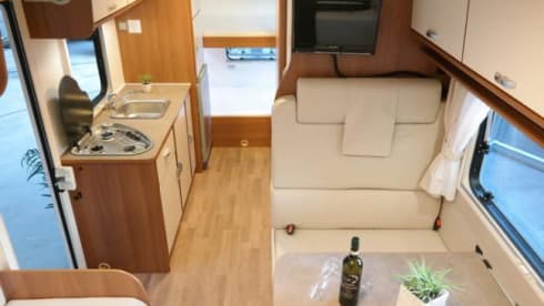 G-type – Modern camper, navi, 2 x air conditioning, TV screen etc.