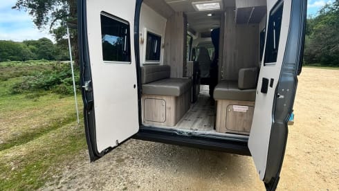 Buster – Autobus Peugeot a 4 posti letto del 2022