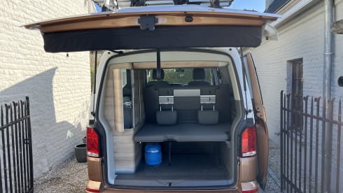 4p Volkswagen California  Coast campervan uit 2022 