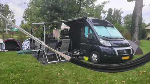 Buszz – Hymer RIo '14, 4 seater/2 bedroom. Compact, surprisingly spacious