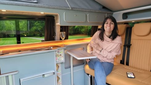 Jeff – VW Campervan - 6 seats
