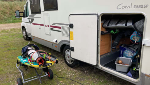 4-5 person Adria Coral S-680 SP