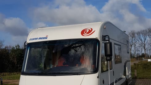 Camper De Wijde Blik  – Zeer ruime integraal Camper van Eura Mobil met een sterke motor.