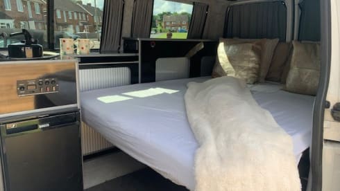 VW T5 campervan 4 berth/6 seats