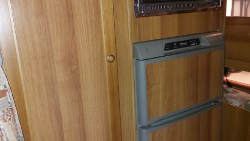 EvEn – Comfortable camper with 7 travel places and 7 sleeping places,