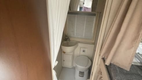 SEAL 50 FAMILY SPECIAL – 6 berth Rimor alcove from 2021