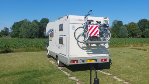 Heerlijke familie camper – 6p Ford alcove uit 2003