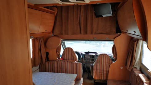 Laika x700  – Super accessorized attic camper