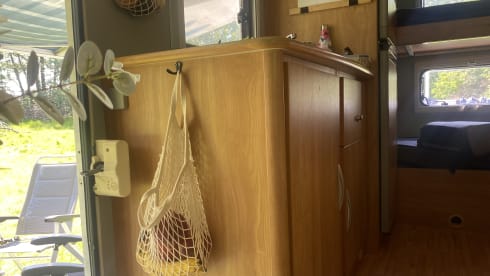 Tante Corrie – 6p Ford Alcove from 2008
