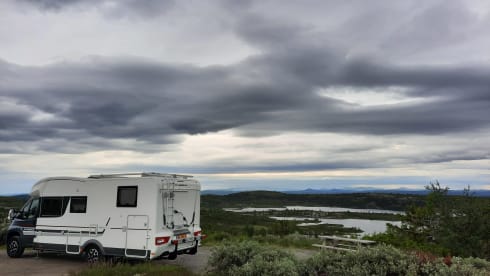 Luxuriöser Adria Matrix Familiencamper mit automatischem Niveausystem