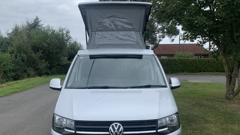 Silver Surfer – VW T6 camper ~ 4 Berth ~ insurance included 