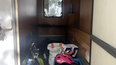Billy  – Ruime Burstner Camper – Met Flexibel Stapelbed & Nieuwe Motor!