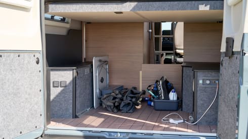 Knaus 600 ME met daktent – 4p Knaus rooftop from 2025