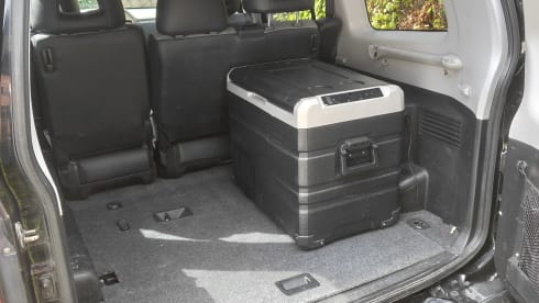 4x4 Mitsubishi Pajero with large roof tent