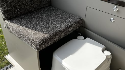 Time Out Campers – 2p Mercedes-Benz bus from 2010