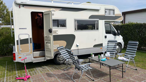 Adria Mobil alcove with 6 belts