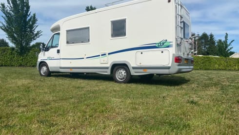 Very neat, luxurious and complete Chausson Allegro 68 with 4 sleeping places.