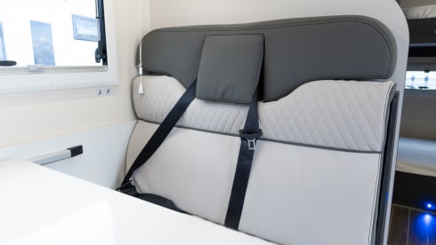 AF25 YZW – 6 Berth Bunk Bed Family Layout | Zefiro 675 