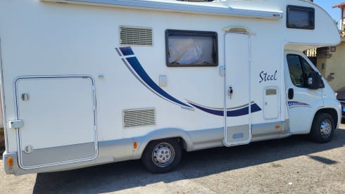 Vincy – SARDINIA CAMPER: Camper rental 6 beds and 6 travel