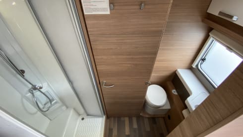 Deluxe – Integral Weinsberg Caracore 700MEG Automatic + WIFI on the road