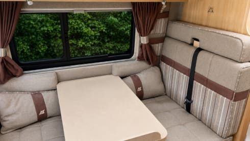 Denis – 4 berth Peugeot bus from 2017