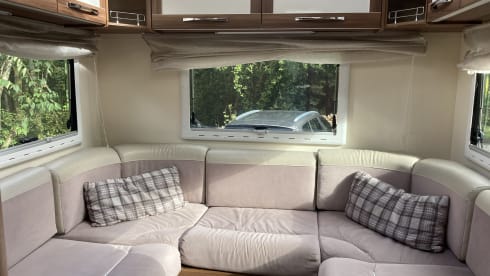 Mountain Hopper  – 6 berth Roller Team 747