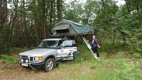 Disco II – Land Rover Discovery met rooftop tent uit 2002