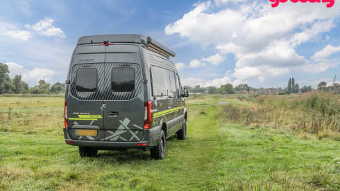 Hymer CrossOver with sleeping roof 4p. 