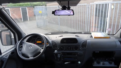James Cook – Nice 4-person camper van: Adventure with comfort