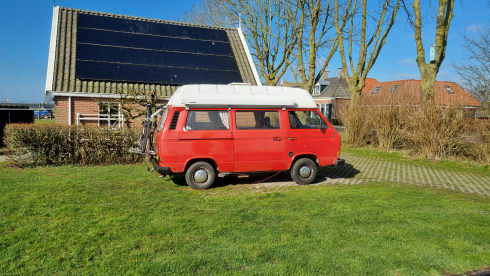 2p Volkswagen campervan uit 1985