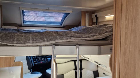 5 belts and 6 berth Fiat AutoRoller 747  year 2021