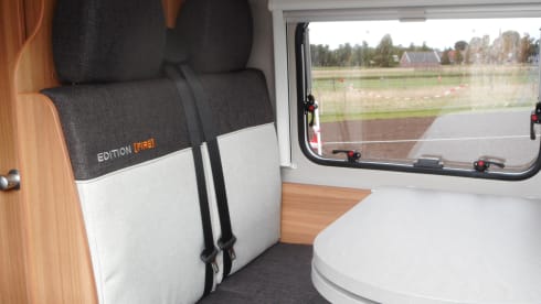 Weinsberg Carabus 601, 4 sleeping 4 seats, with awning.