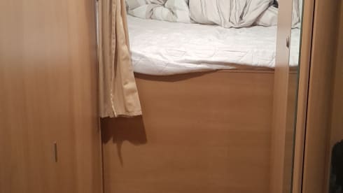 6 berth Swift semi-integrated from 2004