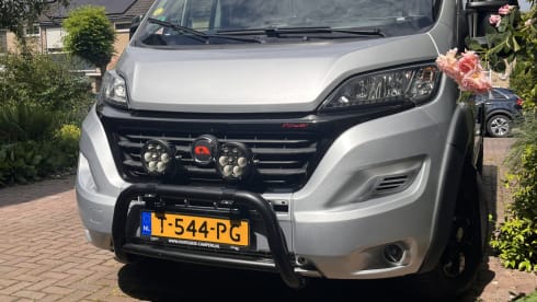2p Adria Mobil bus uit 2020