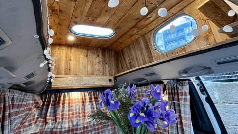 Gracie – Heated -  high top - off grid cute campervan  - insurance incl in price !