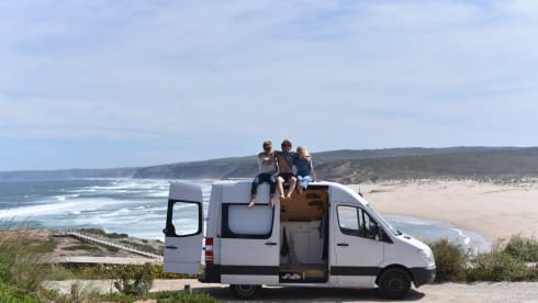 Moby – Cozy, hip self-built Mercedes Sprinter