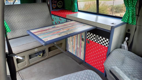 Chilly – 6p Volkswagen Westfalia California campervan from 1992