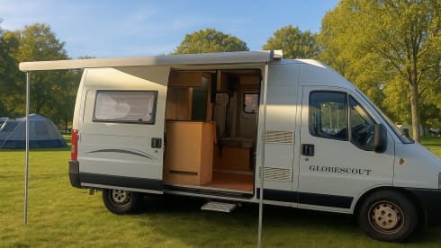 ☀️ 4-person bus camper with fixed bed, awning & solar panel – also for sale!