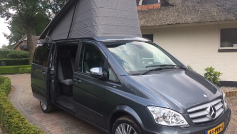 Super Luxe Mercedes Westfalia Camper 